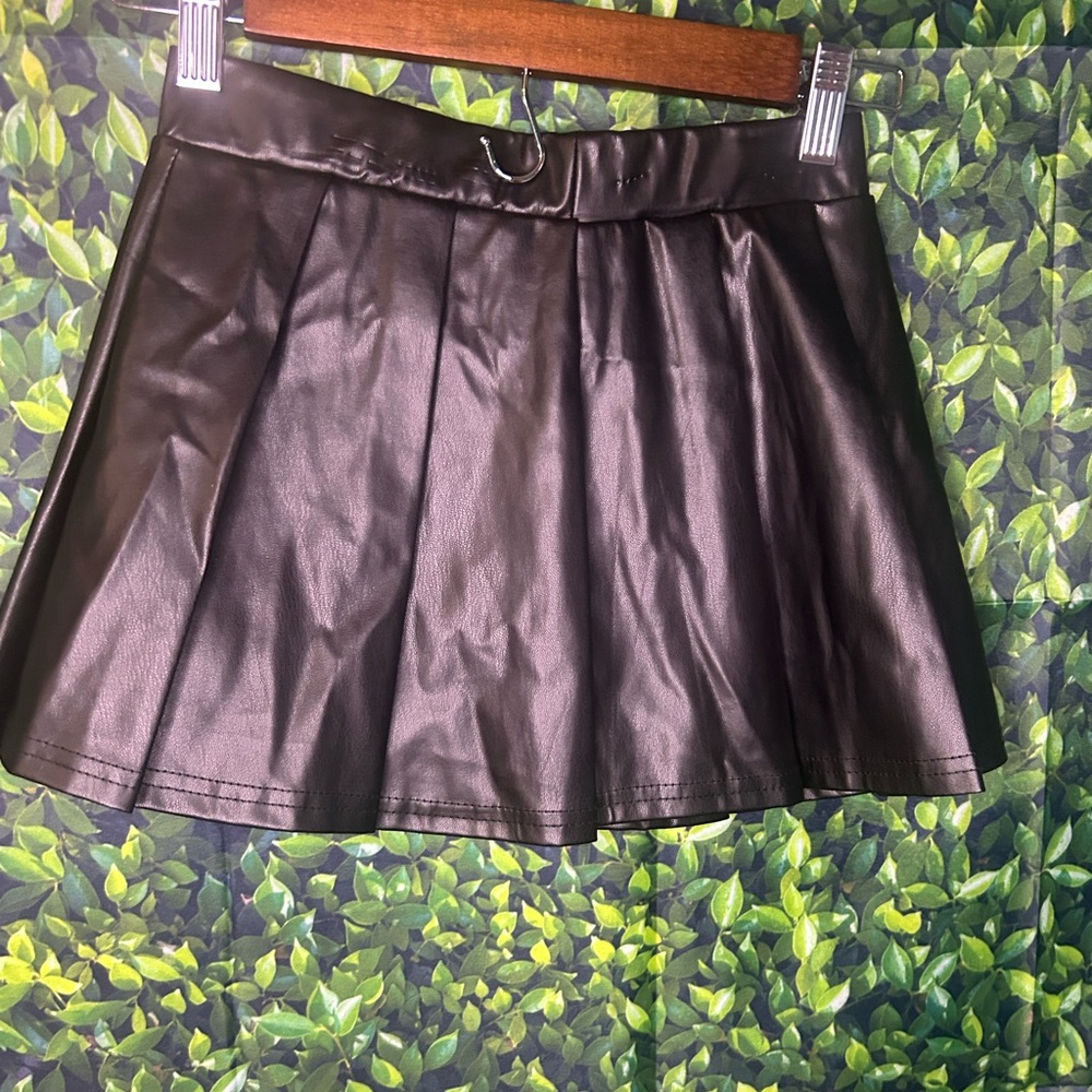 SHEIN Shiny Black Pleated Skirt - Picture 3 of 5